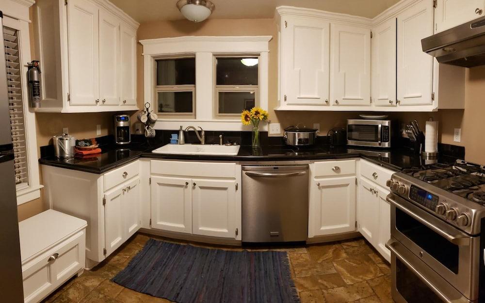 Stone Lizard Lodging photo 33