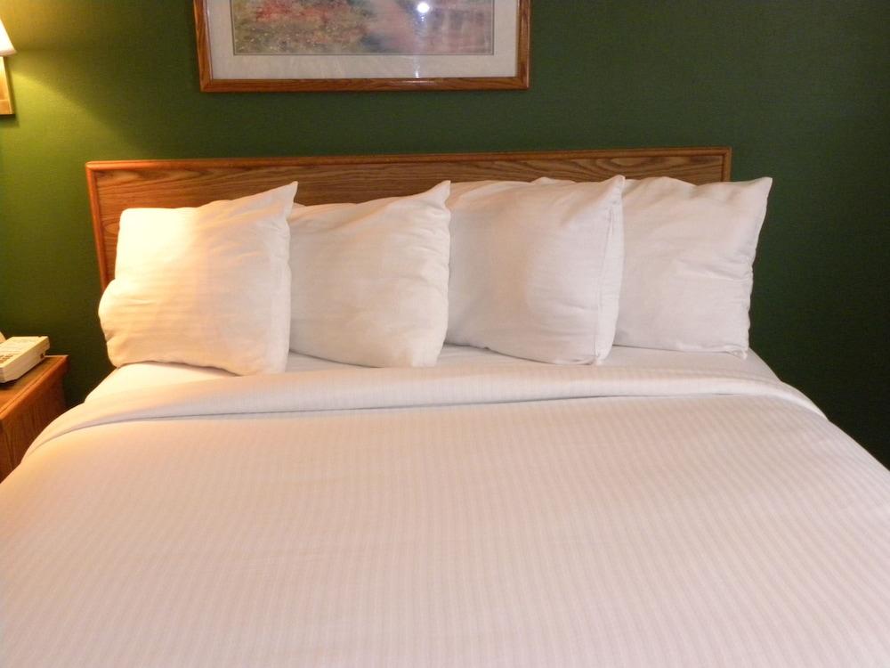 New Victorian Inn and Suites photo 9