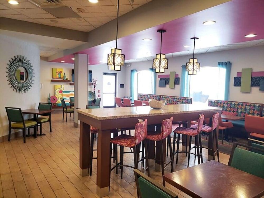 Hampton Inn Johnstown photo 17