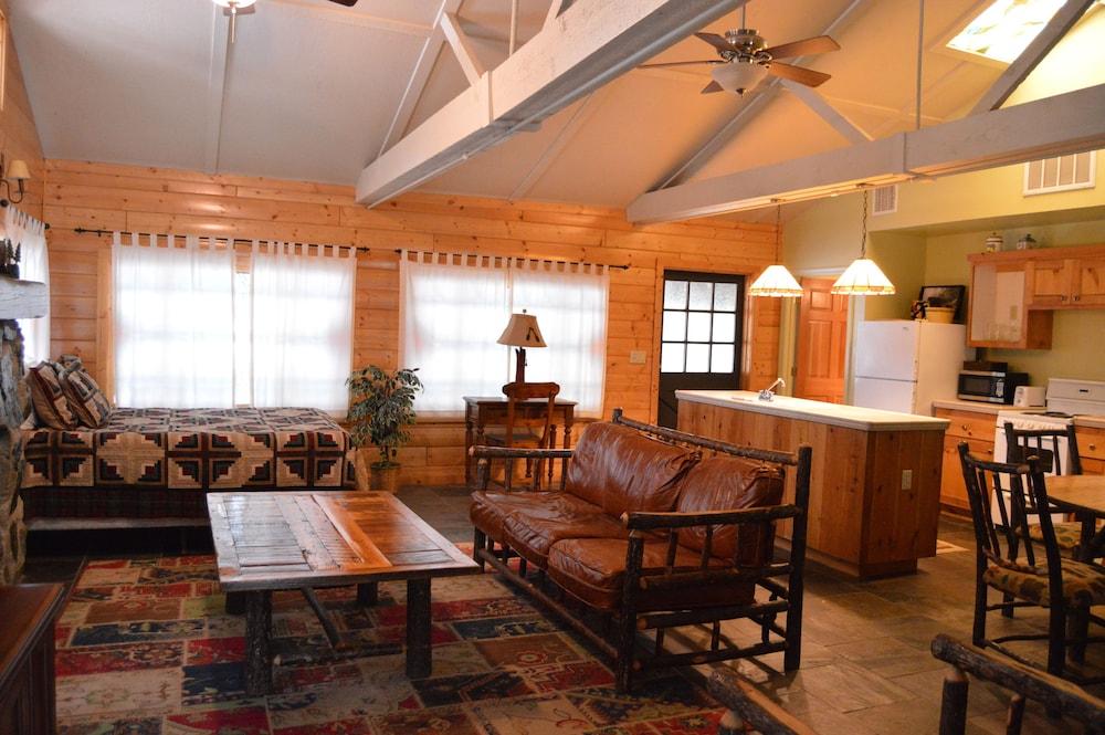 Red Bud Lodge photo 5