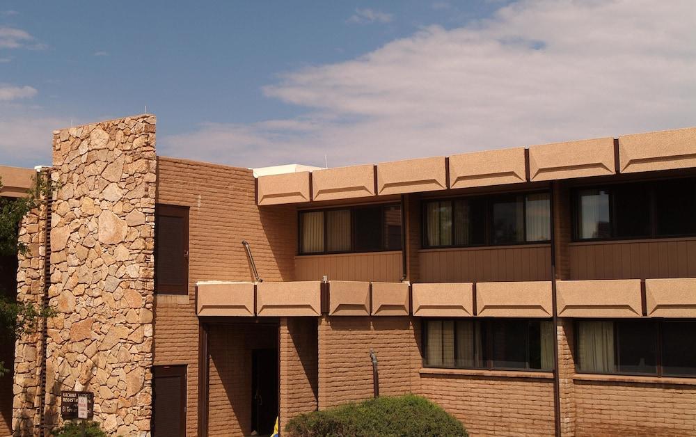 Kachina Lodge - Inside the Park photo 10