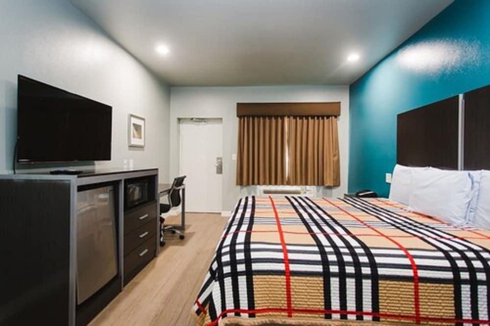 Econo Lodge Inn & Suites Channelview - Houston East photo 10