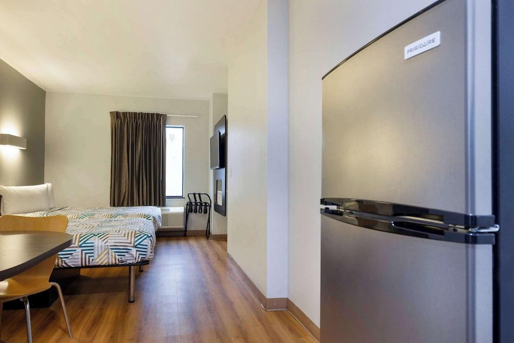 Studio 6 Suites Texas City, Tx – I-45 South photo 3