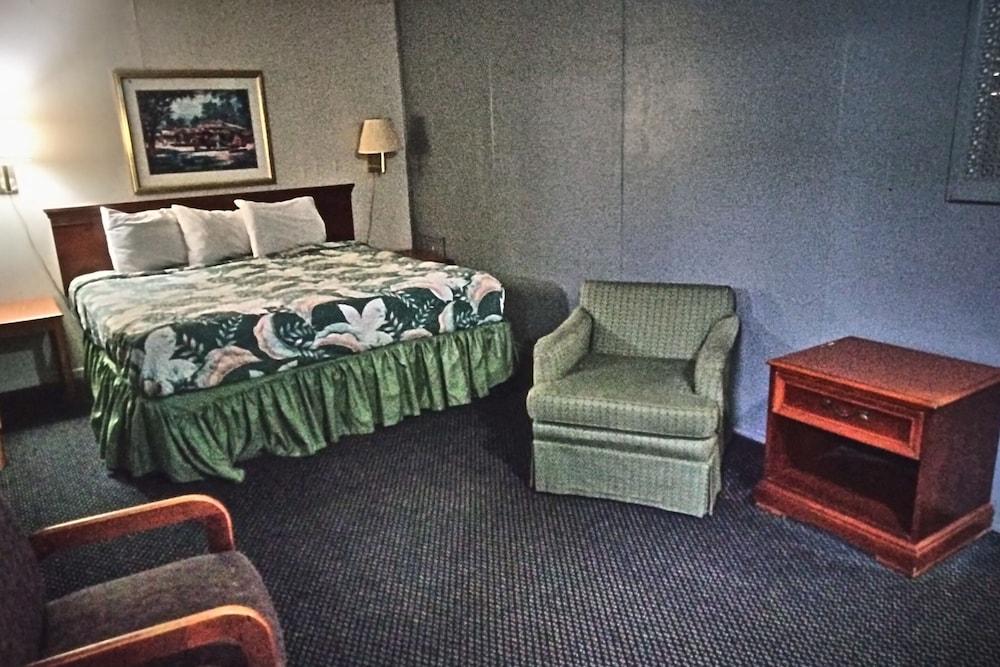 Blueway Inn and Suites El Dorado photo 8