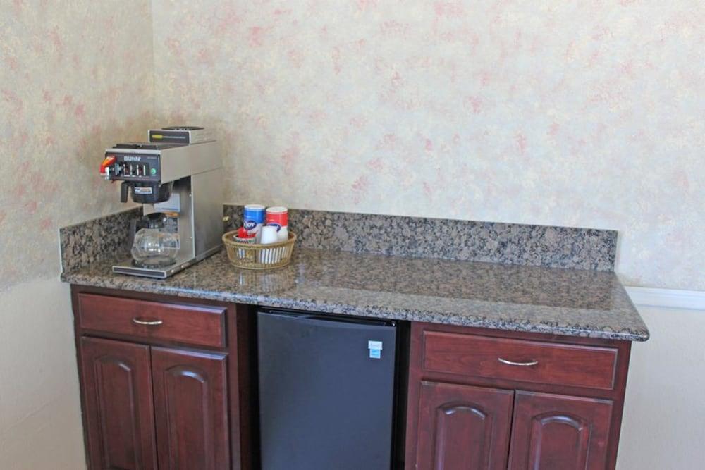 Orange Tustin Inn photo 21