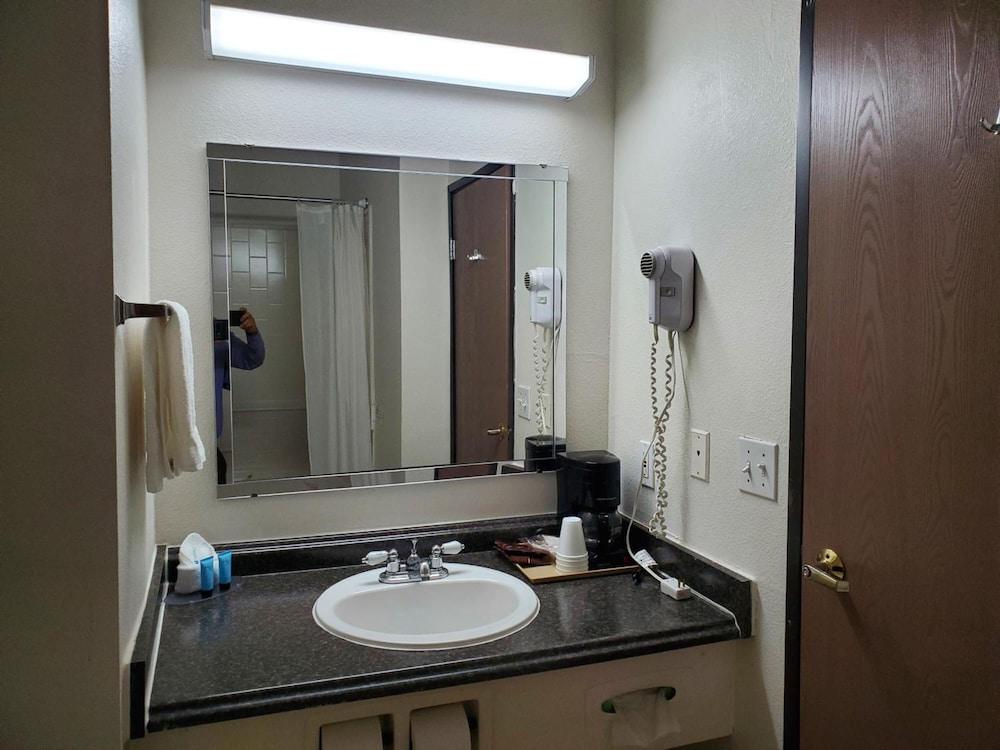 Bellis Inn photo 22