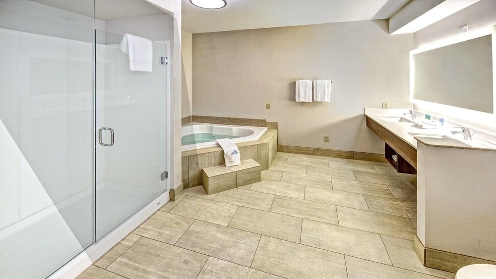 Holiday Inn Express Hotel & Suites Corsicana by IHG photo 15