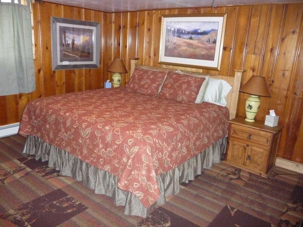 The Twin Lakes Inn photo 9
