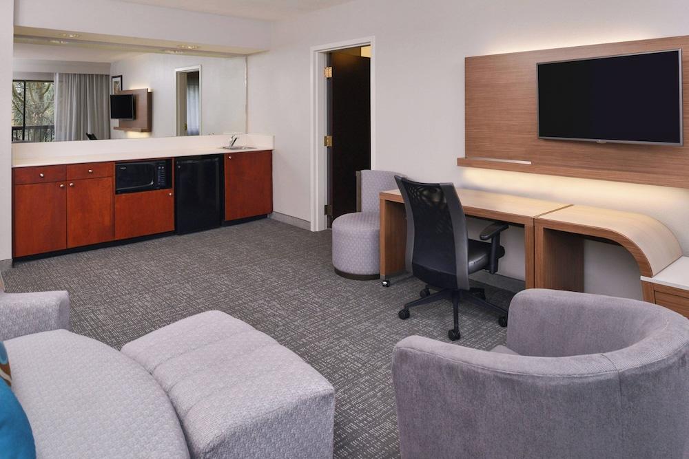 Courtyard by Marriott Beaumont photo 26