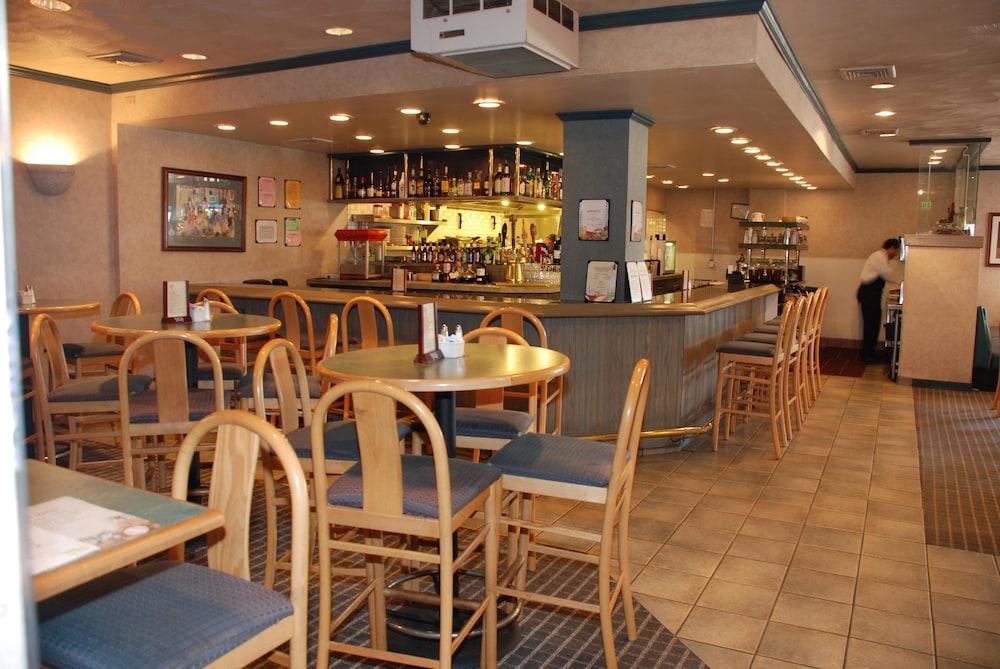 Oakland Airport Executive Hotel photo 36