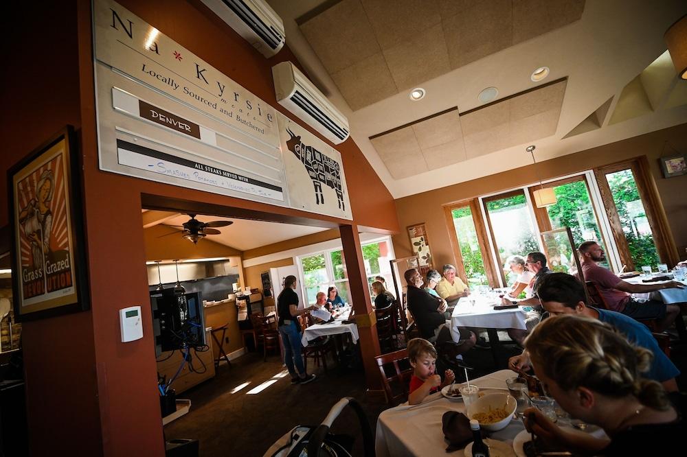 The Lakehouse Inn photo 47