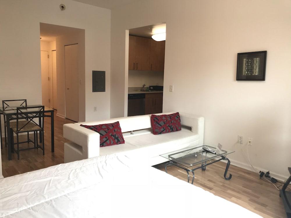 Downtown Luxury Suites photo 20