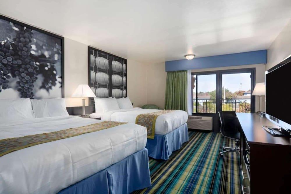 Super 8 by Wyndham Vallejo/Napa Valley photo 22