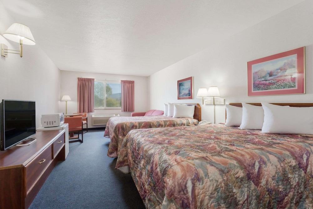 Days Inn by Wyndham Torrey Capital Reef photo 53
