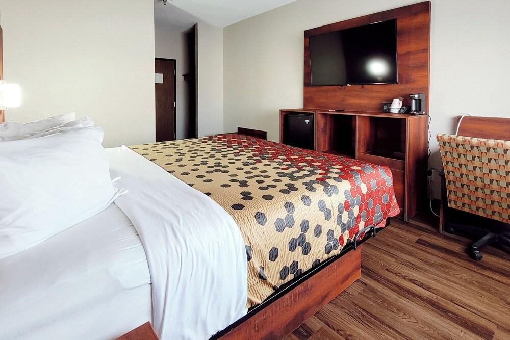 Econo Lodge Fargo - West Acres photo 14