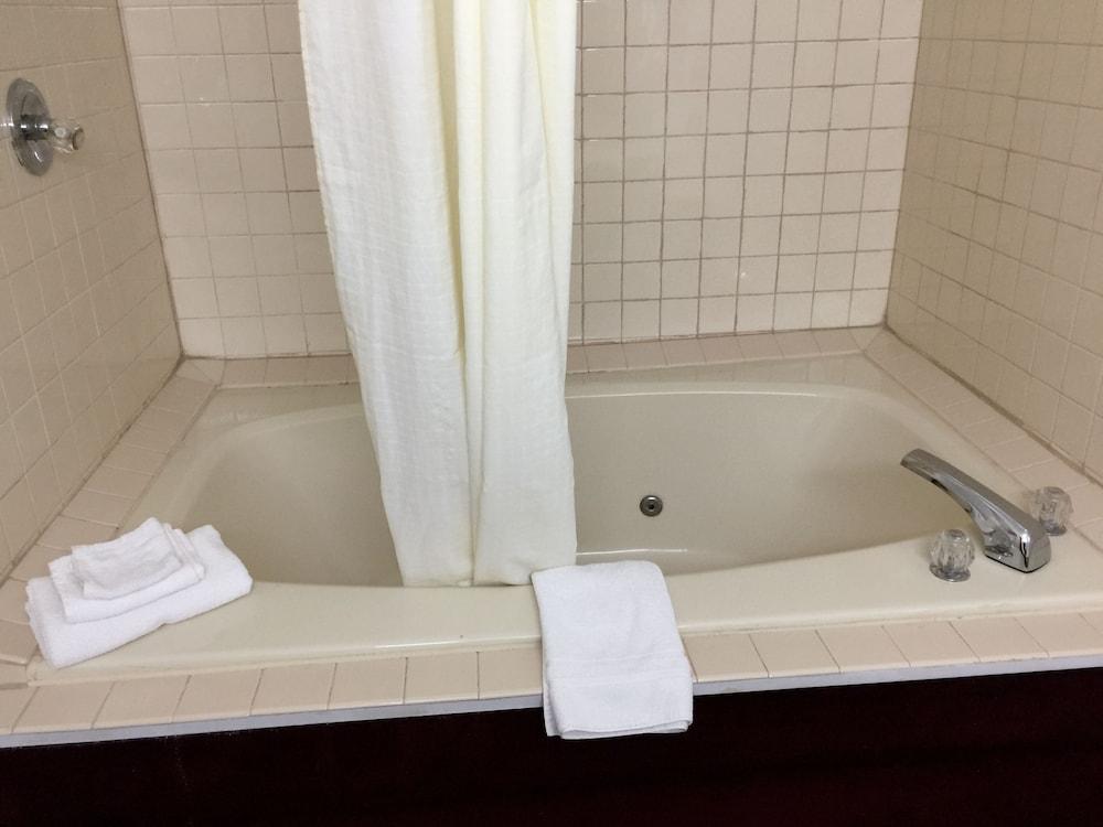 Laketree Inn And Suites Marion photo 14