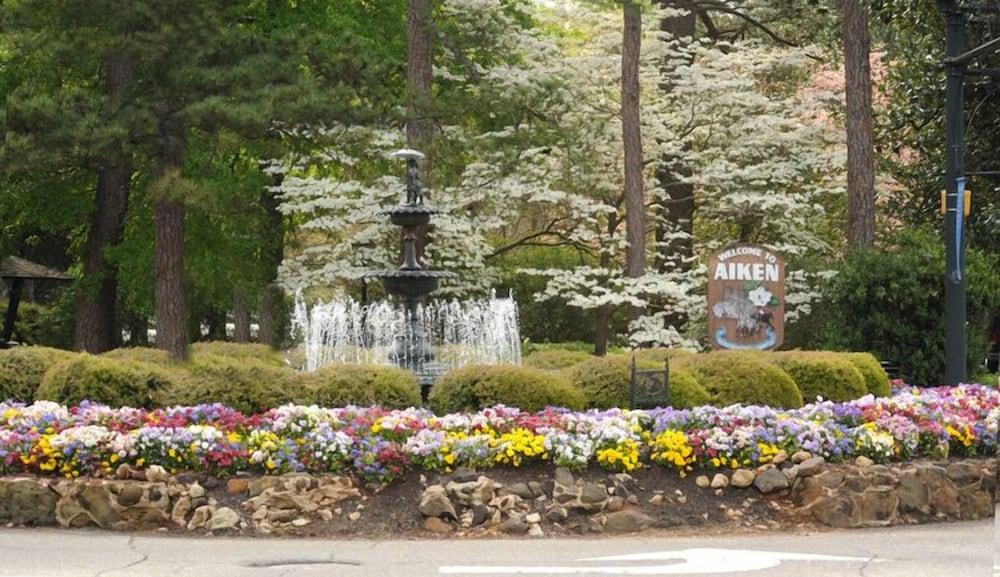 Carriage House Inn photo 45