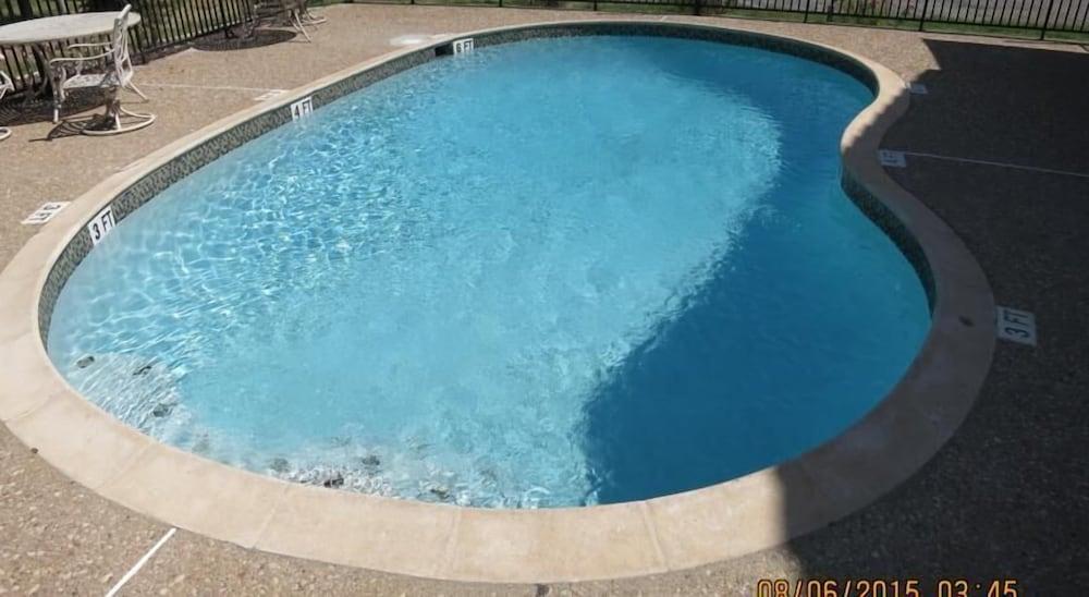 Taylor village inn and suites photo 22