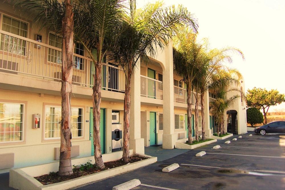 Travelodge by Wyndham Los Banos CA photo 14