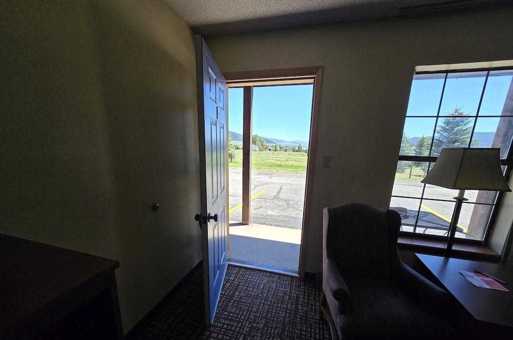 Econo Lodge Eagle Nest photo 31