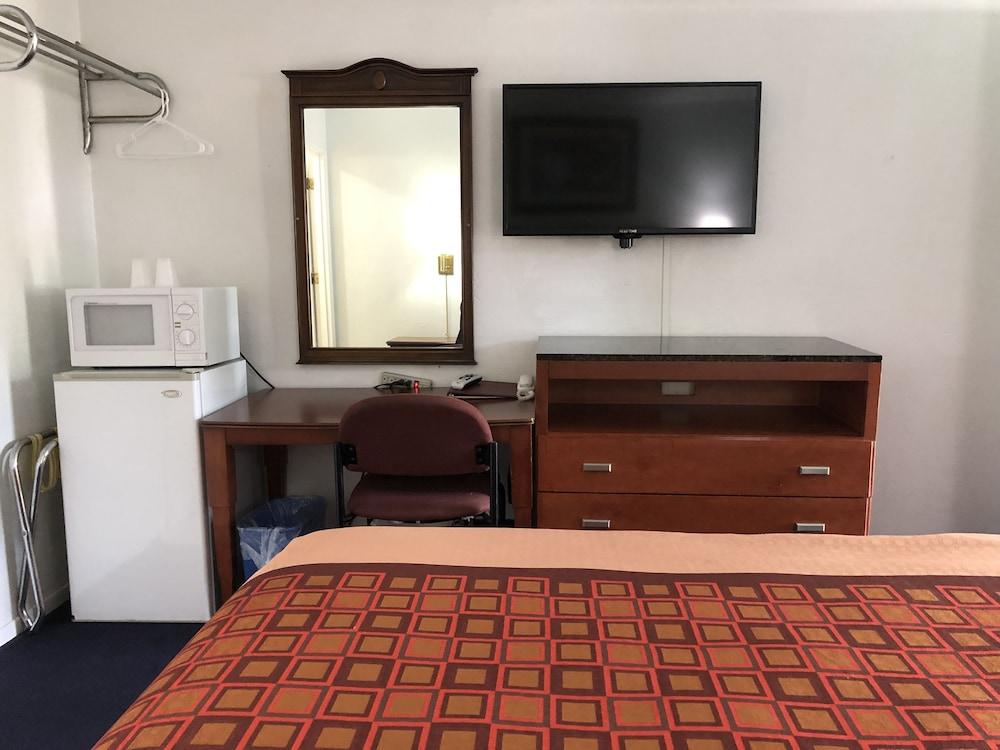 Best Budget Inn photo 13