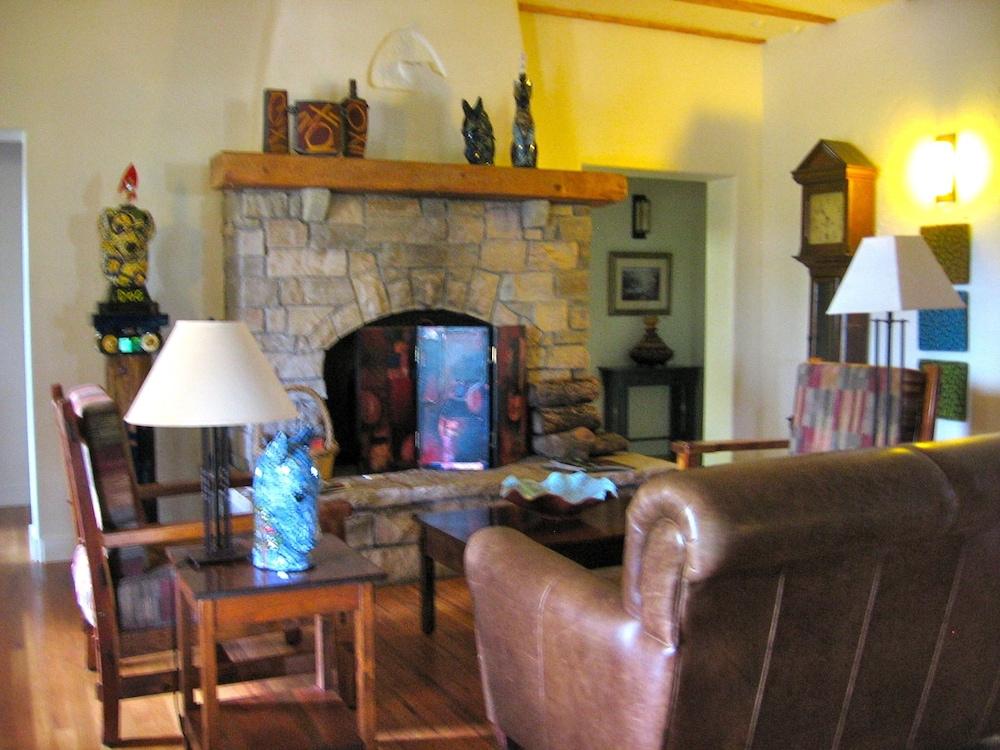 Bear Mountain Lodge photo 2