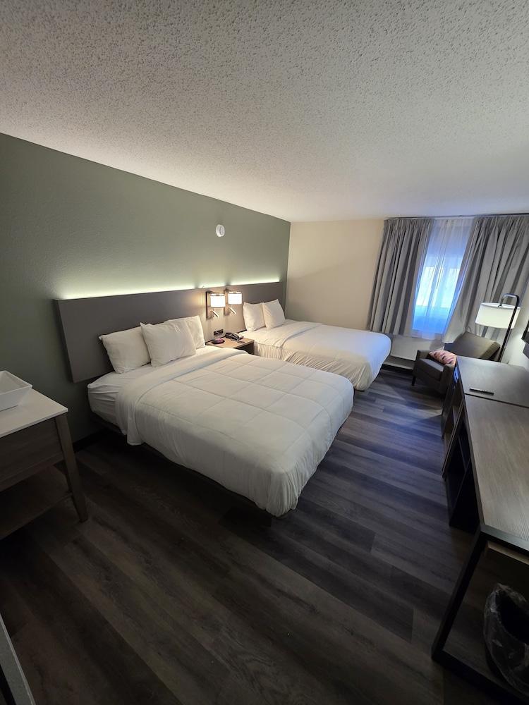 Dakota Inn Minot photo 1