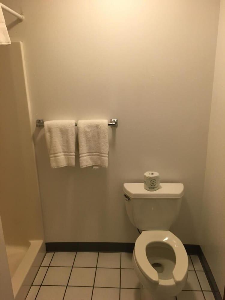 Coho Motel and Suites photo 25