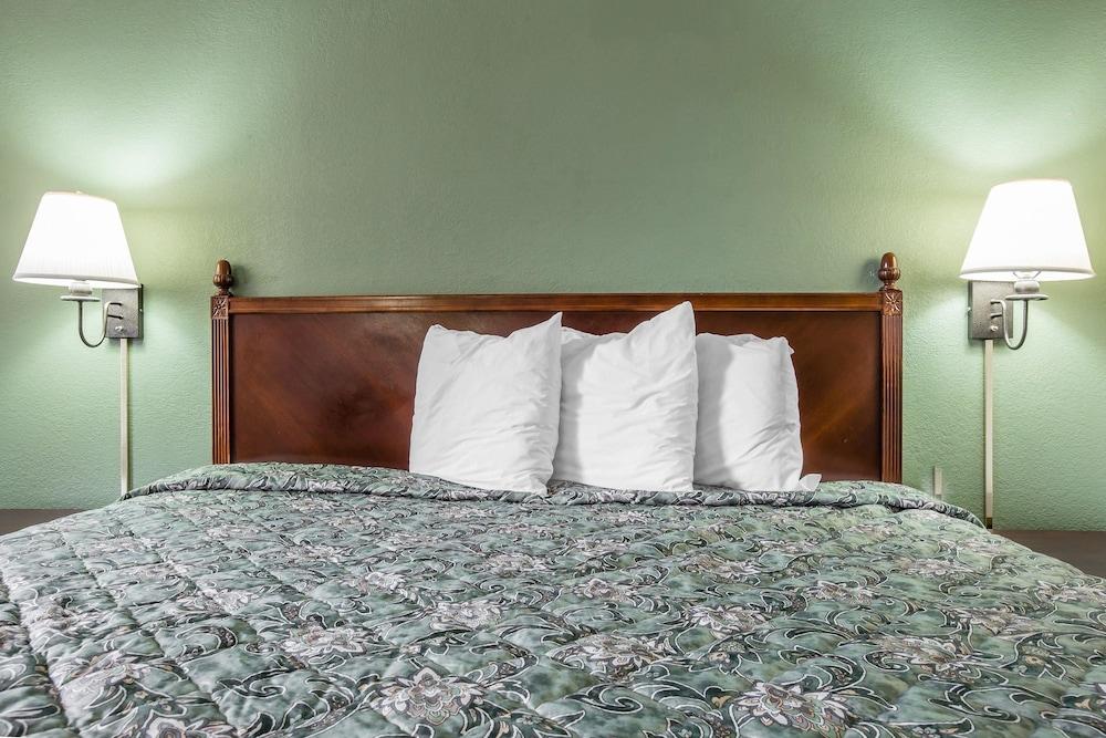 Rodeway Inn Laurens photo 12