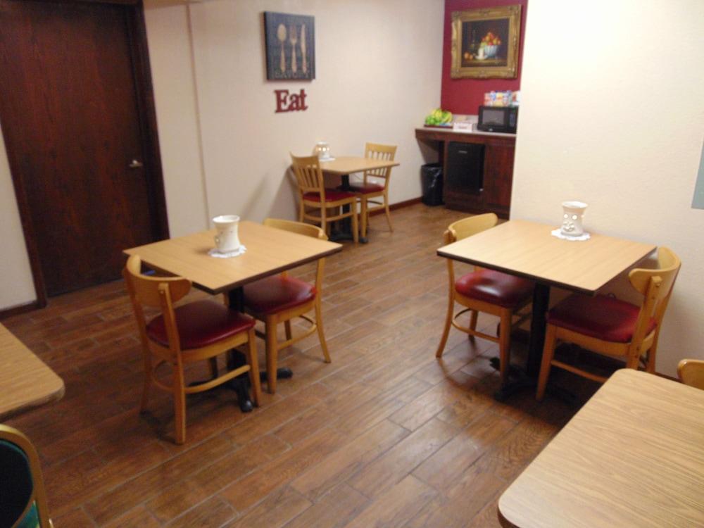 Candlelight Inn photo 10