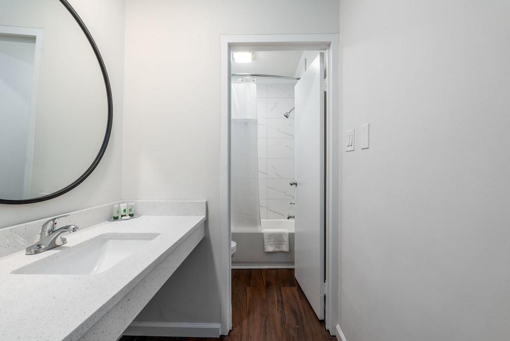 Crewe Boutique Inn photo 4
