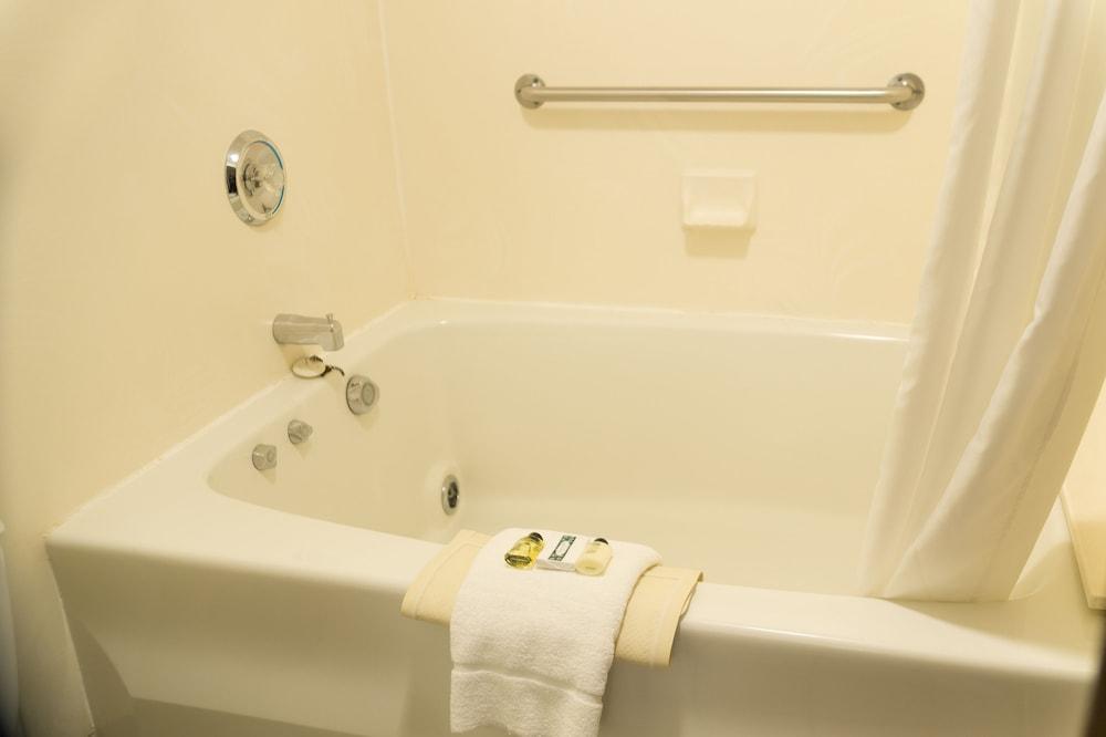 The Ridge Hotel Portage photo 12