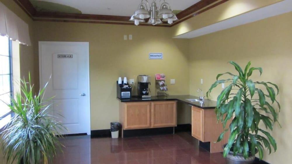 Palace Inn Greenspoint photo 16