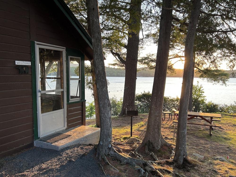 Paddler's Rest Lakeside Cabins and Hotel photo 48