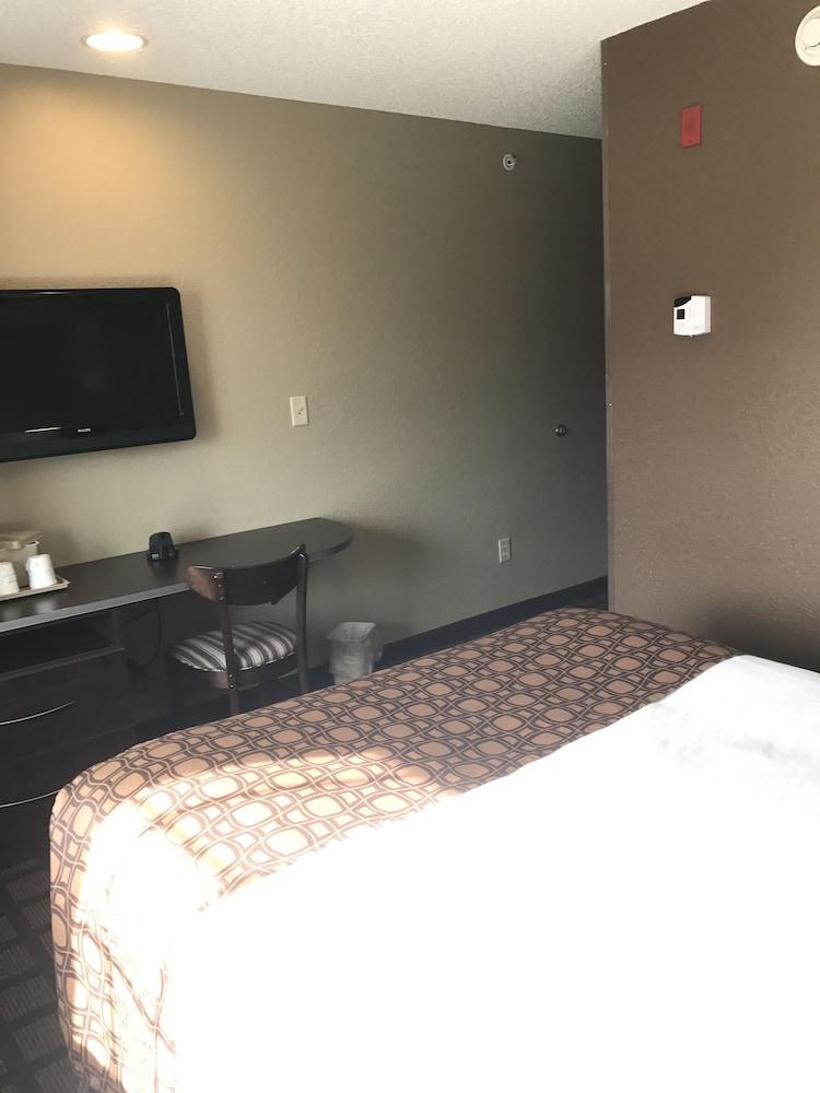 Microtel Inn & Suites by Wyndham Mansfield photo 26