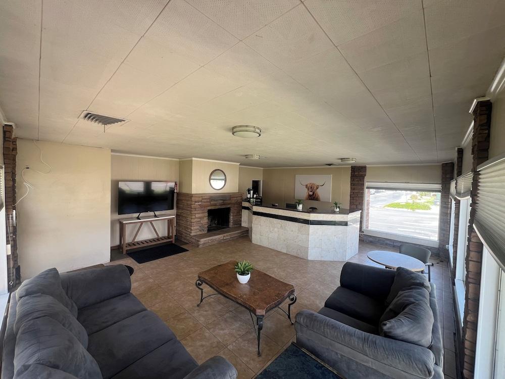 Mac's Motel photo 2