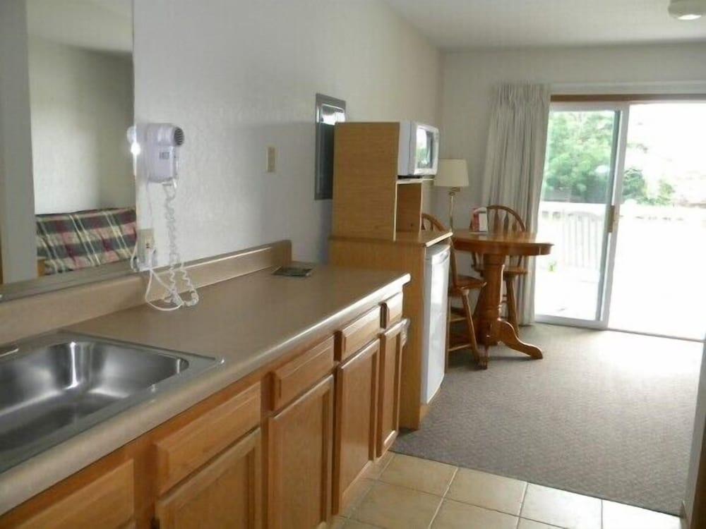 Nader's Motel & Suites photo 16
