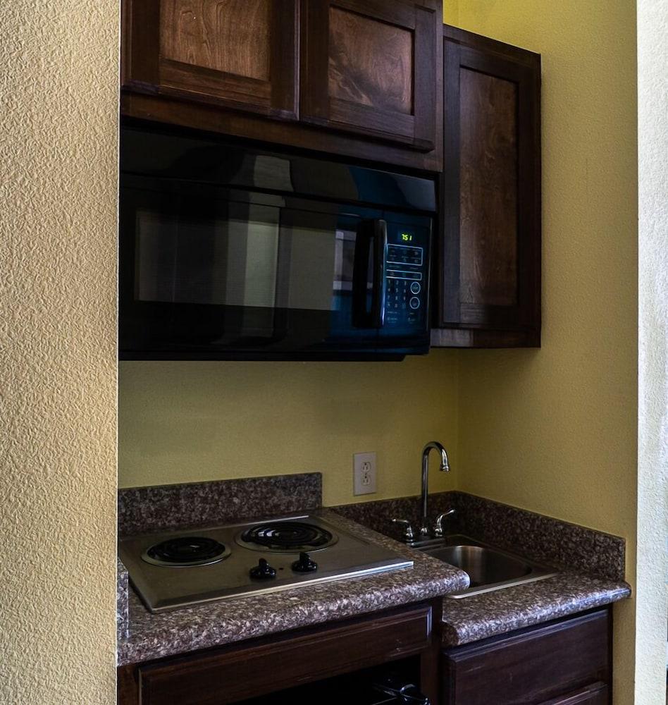 Rivers  Inn & Suites photo 5