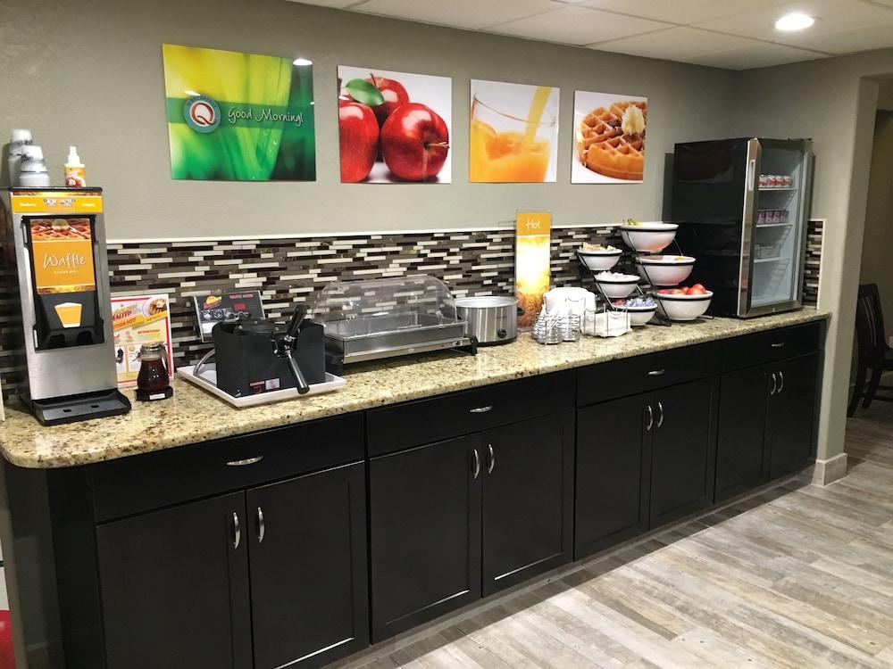 Quality Inn & Suites Winfield photo 37