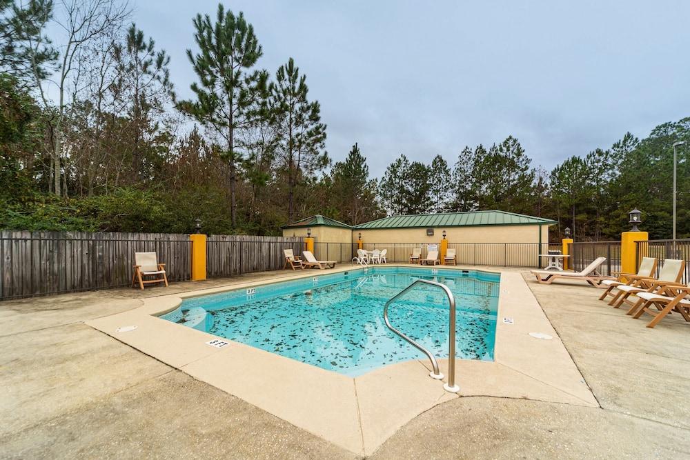 Days Inn by Wyndham Atmore photo 16