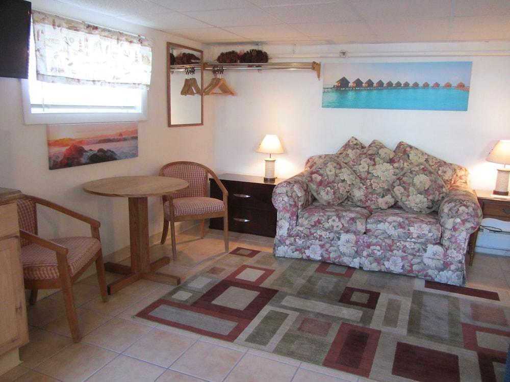 Green Dolphin Motel photo 35
