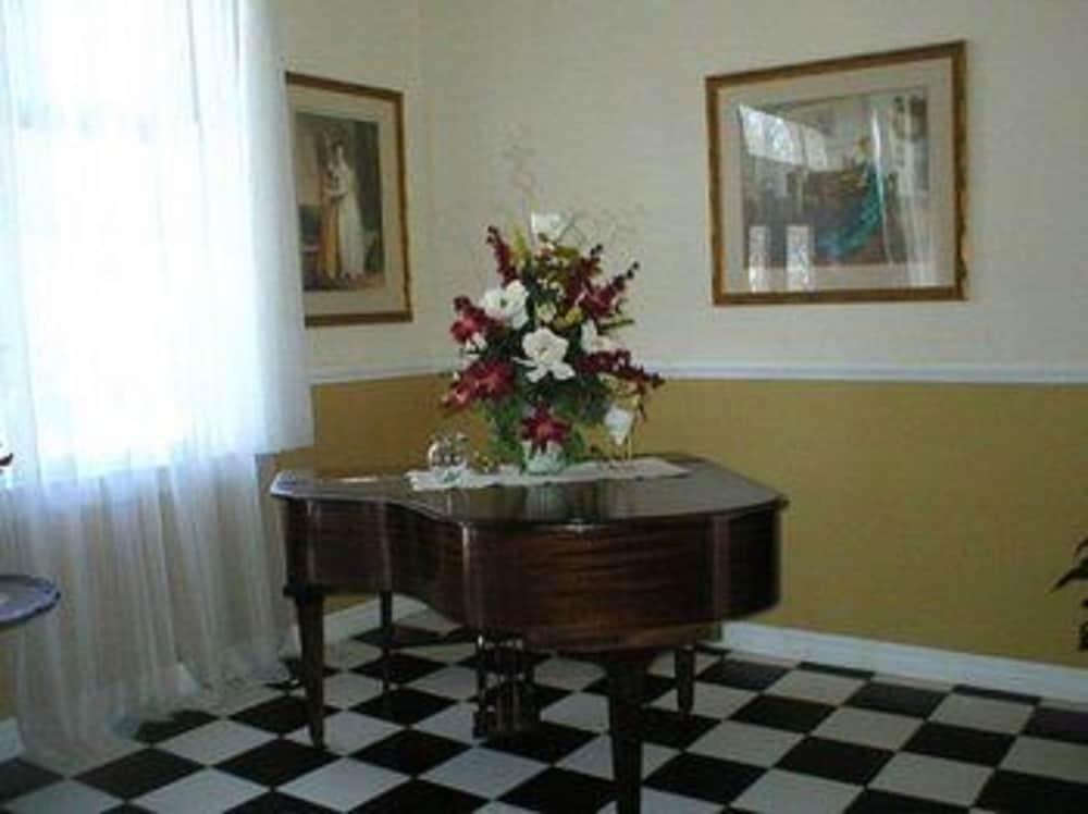 MacArthur Inn photo 6