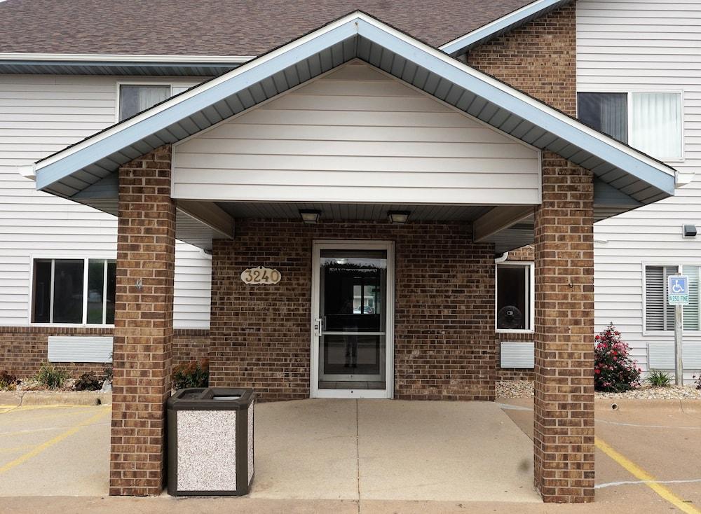 Econo Lodge Inn & Suites Pekin - Peoria Area photo 55