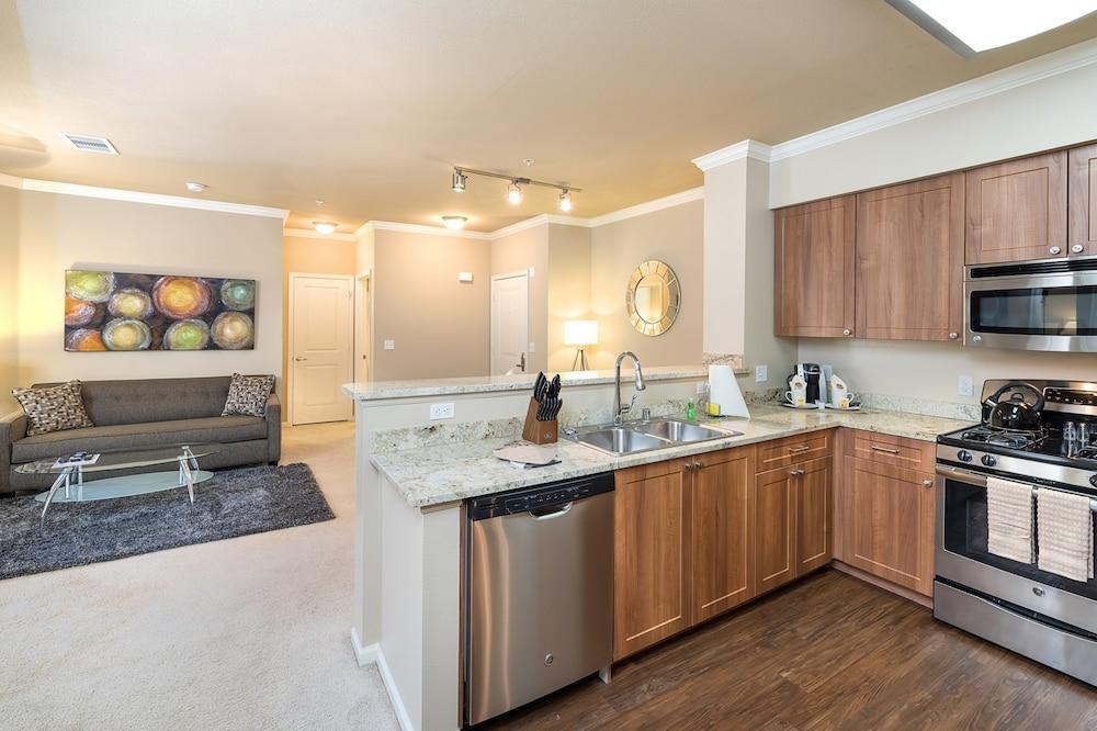 Global Luxury Suites Baypointe Station photo 5