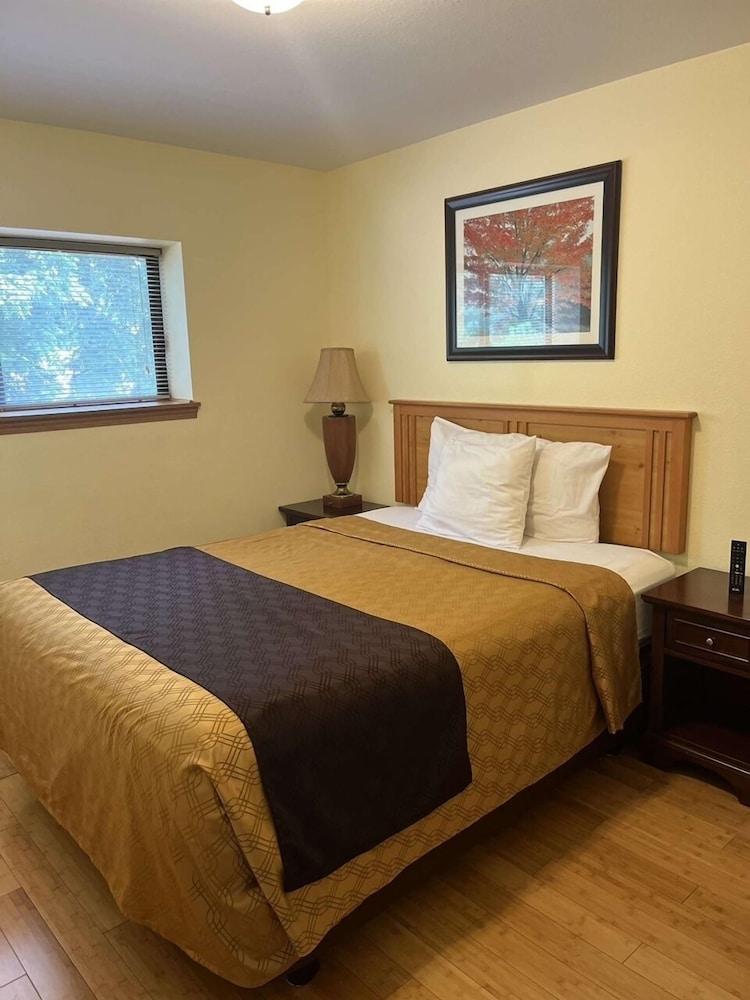 Amber's Inn & Suites photo 51