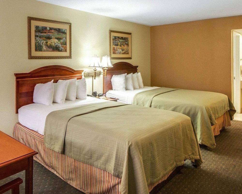 Econo Lodge Inn & Suites Eagle Pass photo 34