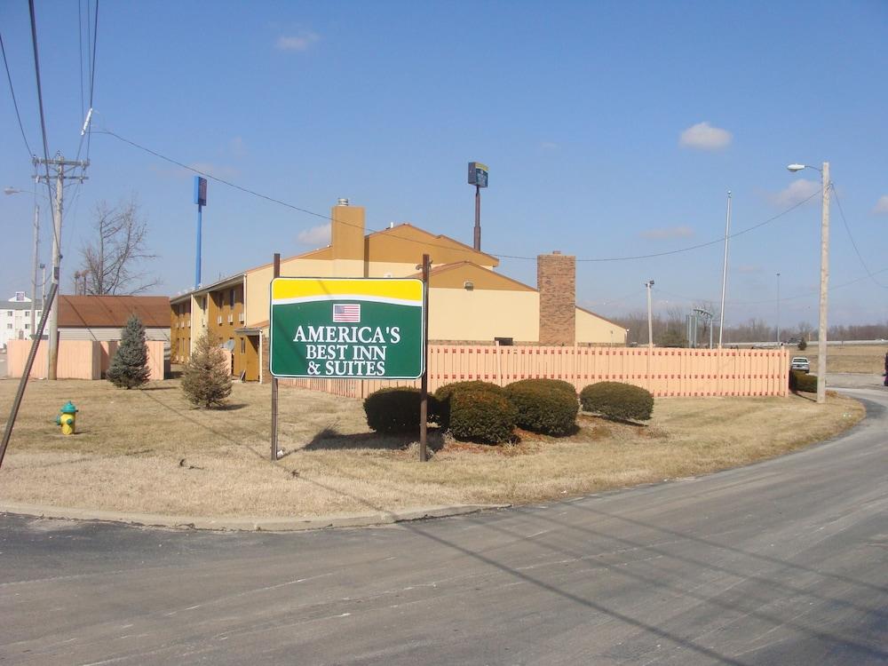 Days Inn & Suites by Wyndham Caseyville — hotel in Caseyville