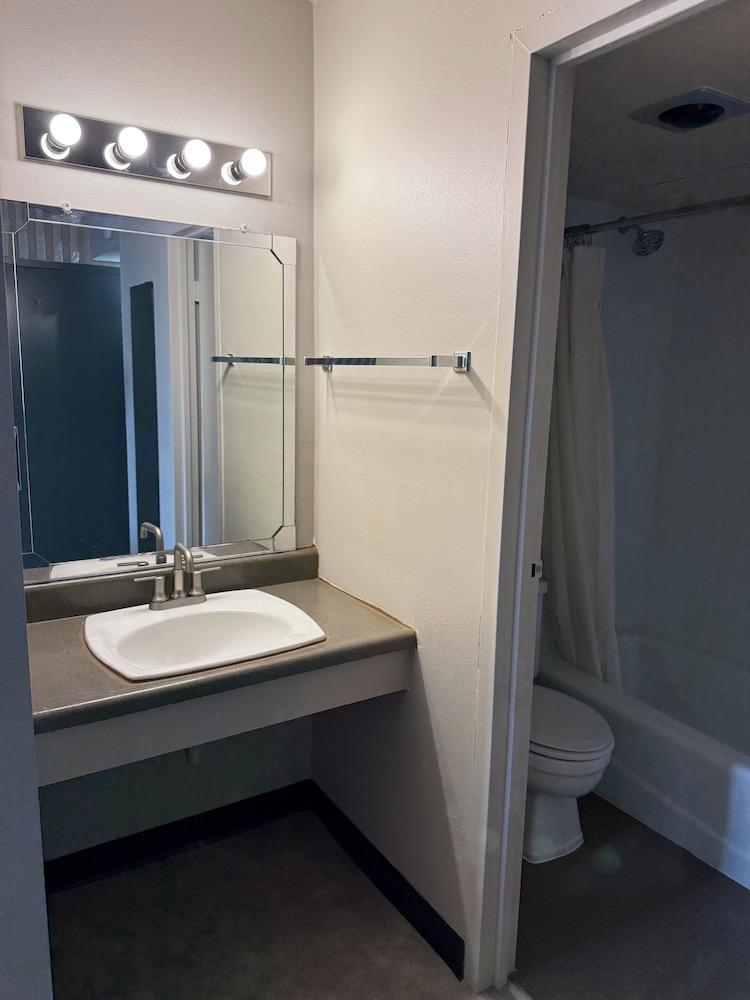 Smartwood Inn photo 13