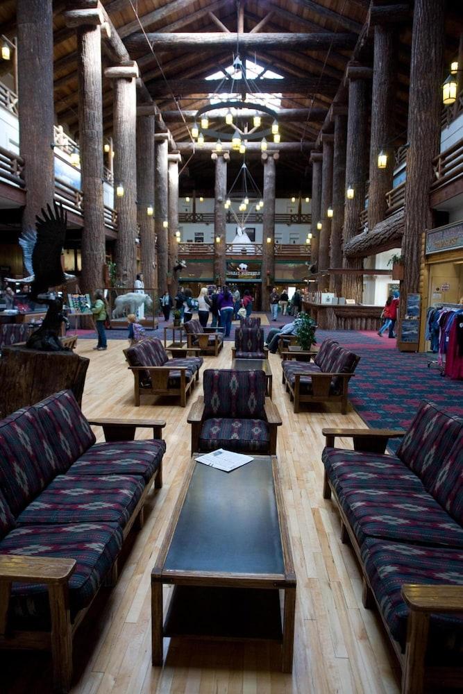 Glacier Park Lodge photo 14