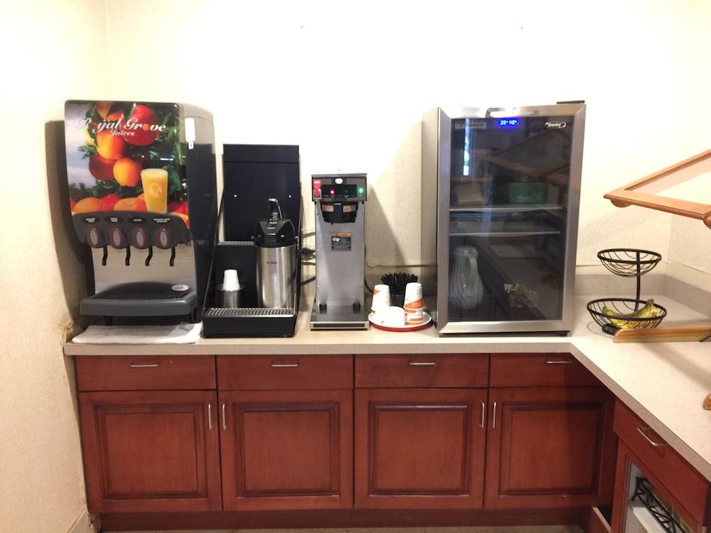 SureStay by Best Western Jacksonville Airport photo 34